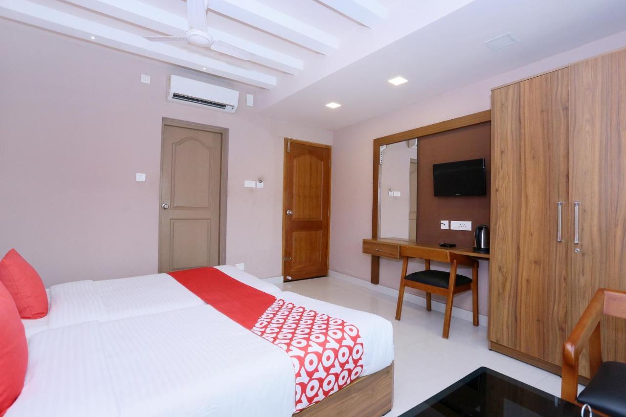 Oyo Flagship 25093 Hotel Thamam Kochi Extérieur photo